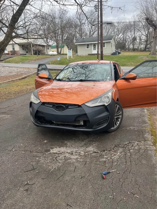 2012 Hyundai Veloster - Image 2 of 2
