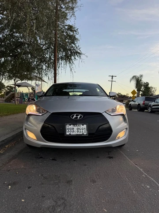 2012 Hyundai Veloster - Image 2 of 14