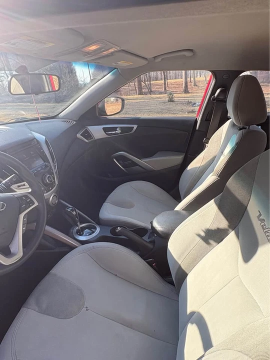 2012 Hyundai Veloster - Image 11 of 19