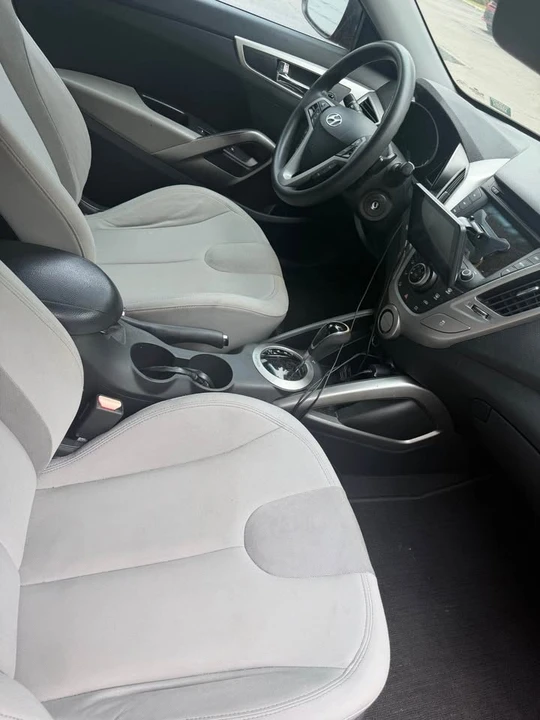 2012 Hyundai Veloster - Image 4 of 8