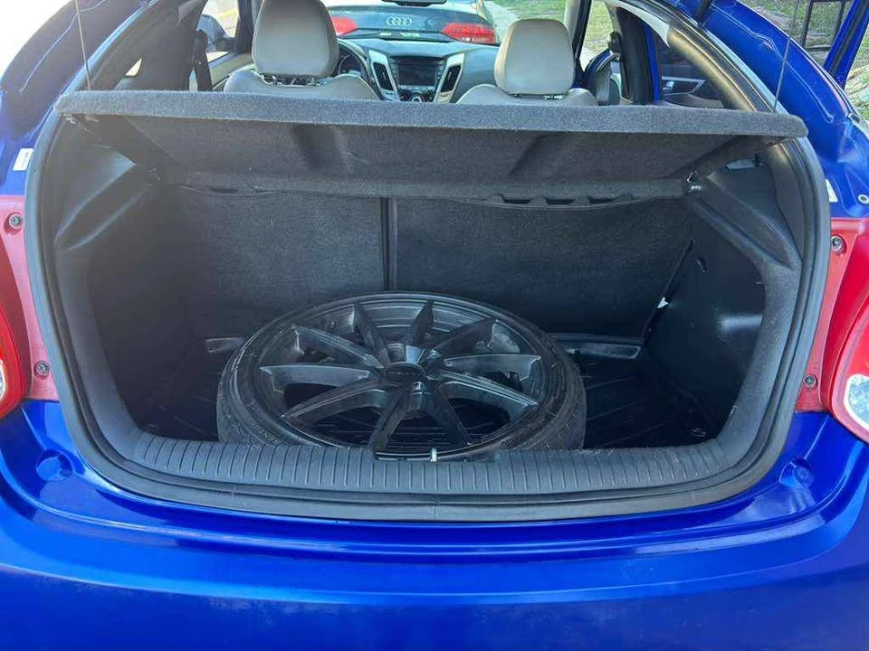 2012 Hyundai Veloster - Image 5 of 10
