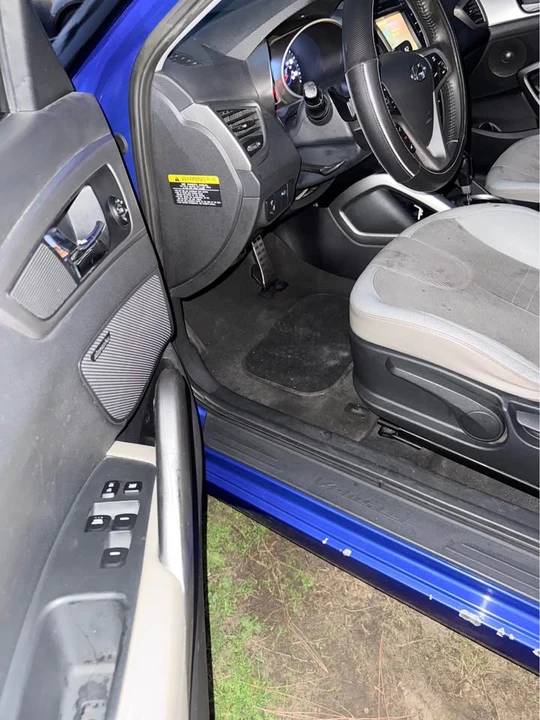 2012 Hyundai Veloster - Image 12 of 16