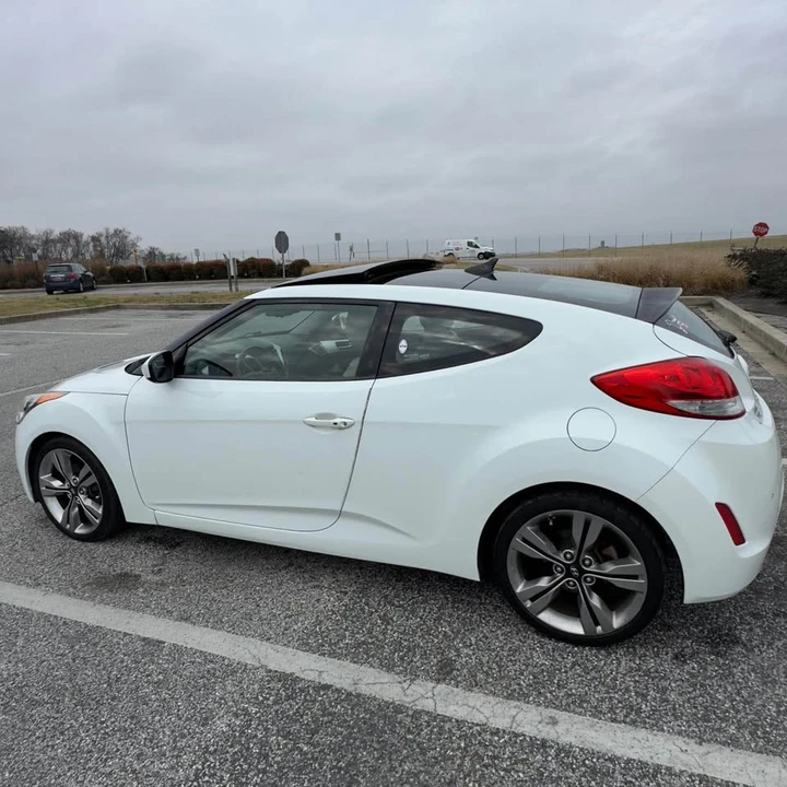 2012 Hyundai Veloster - Image 4 of 10