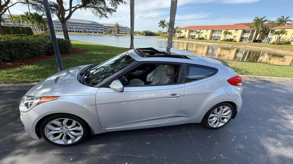 2012 Hyundai Veloster - Image 8 of 9