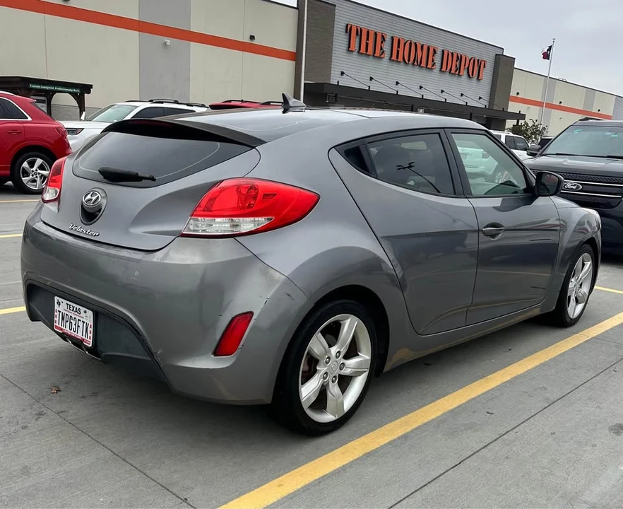 2012 Hyundai Veloster - Image 2 of 10