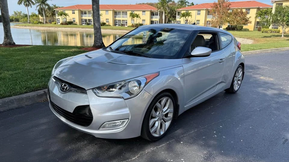 2012 Hyundai Veloster - Image 2 of 9