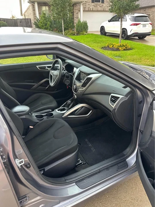 2012 Hyundai Veloster - Image 4 of 10