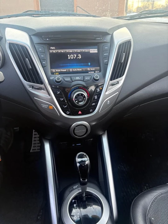 2012 Hyundai Veloster - Image 3 of 18