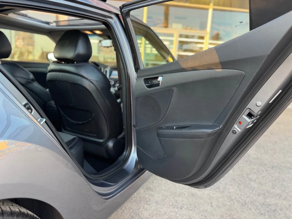 2012 Hyundai Veloster - Image 12 of 19