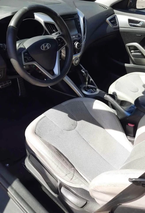 2012 Hyundai Veloster - Image 4 of 4