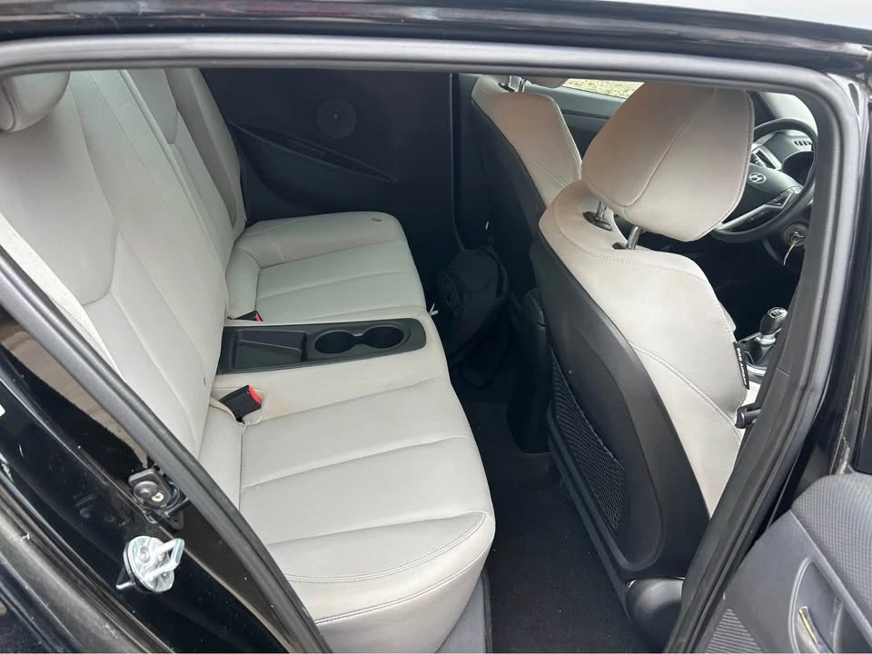2012 Hyundai Veloster - Image 13 of 18