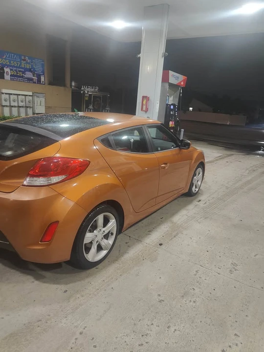 2012 Hyundai Veloster - Image 2 of 3