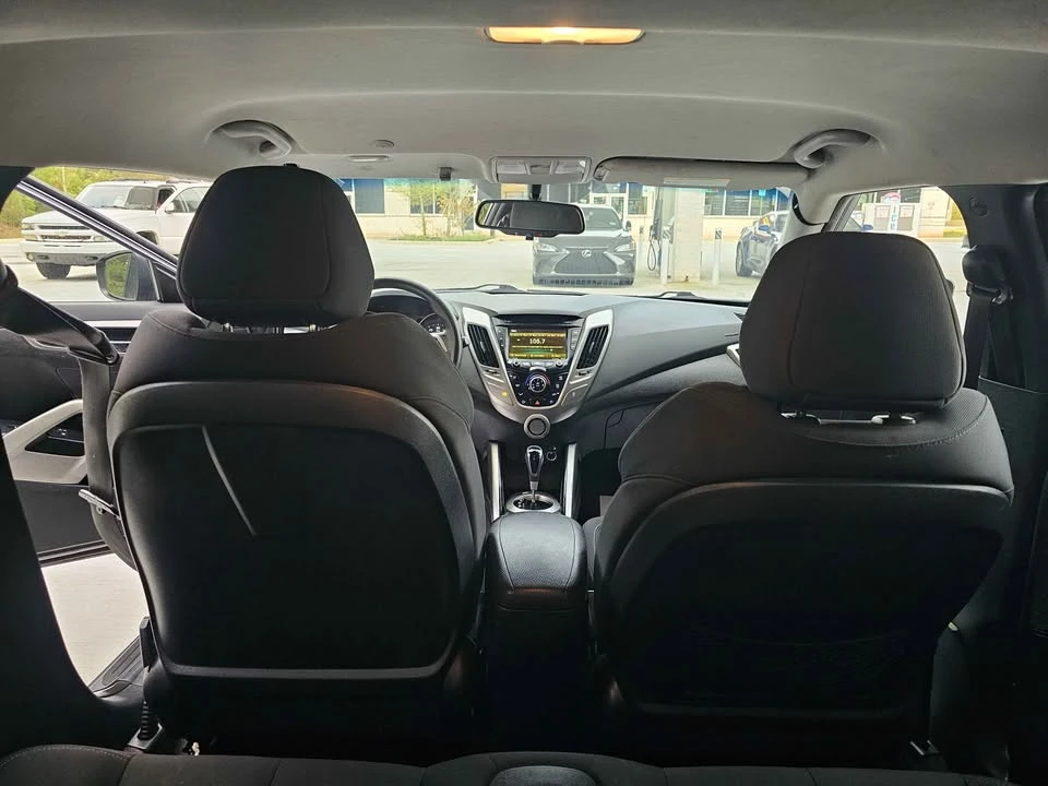 2012 Hyundai Veloster - Image 11 of 19