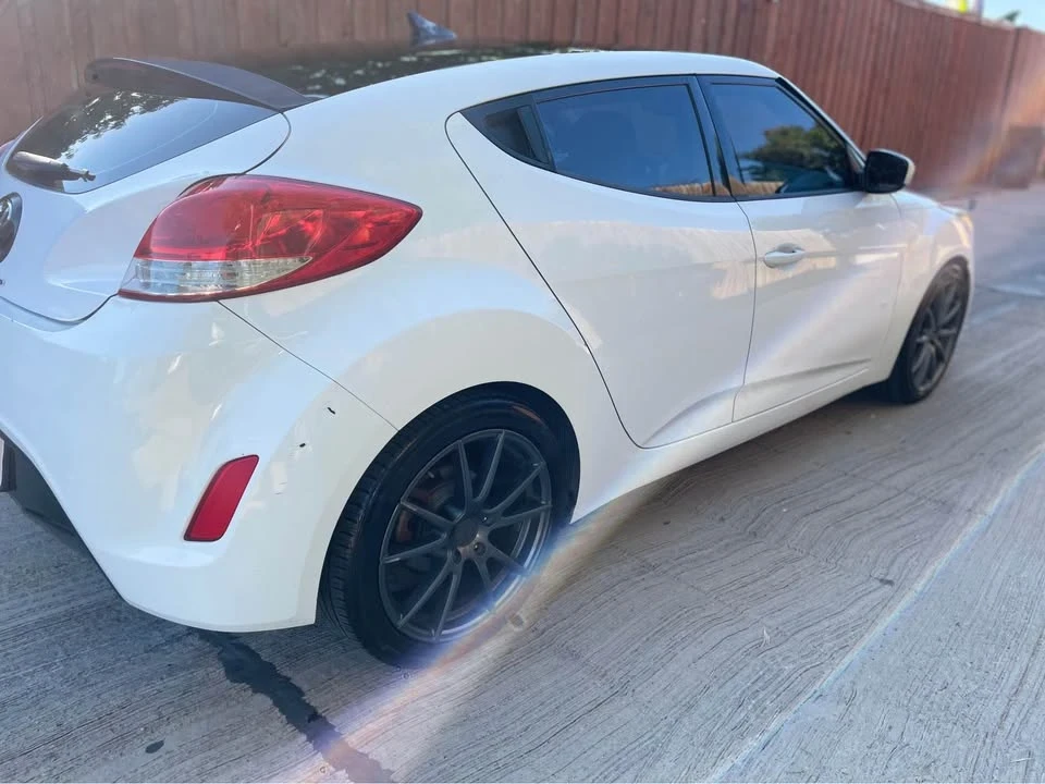 2012 Hyundai Veloster - Image 2 of 13