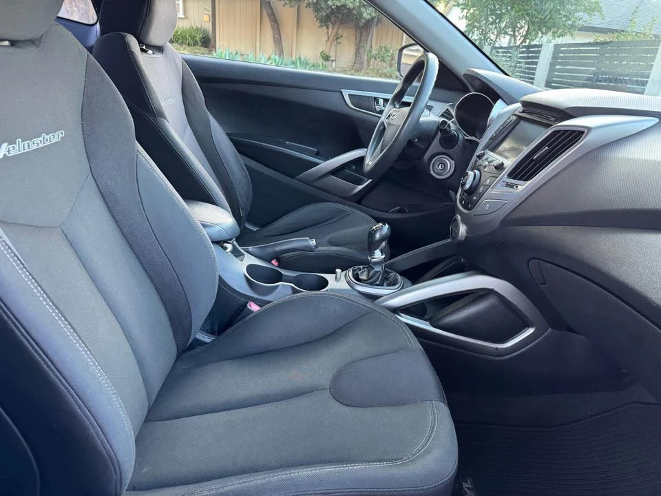 2012 Hyundai Veloster - Image 4 of 10