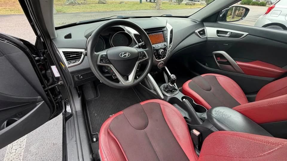 2012 Hyundai Veloster - Image 10 of 15