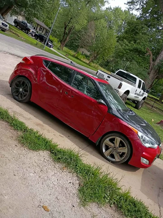 2012 Hyundai Veloster - Image 2 of 3