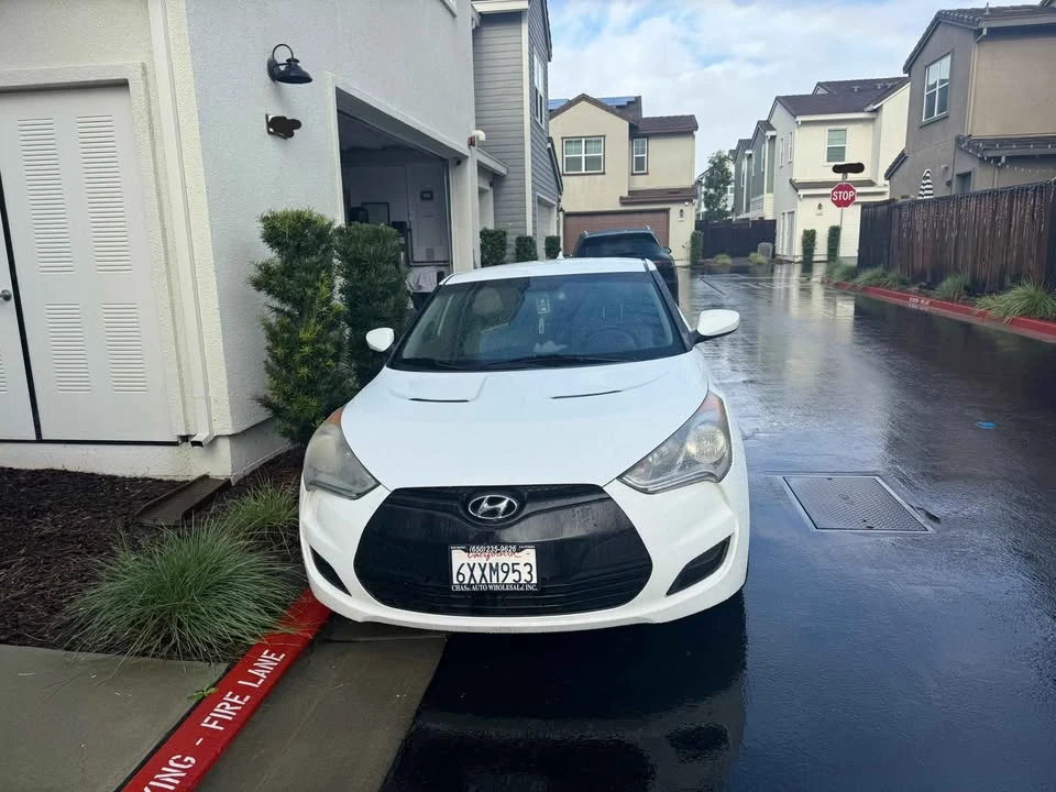 2012 Hyundai Veloster - Image 2 of 10