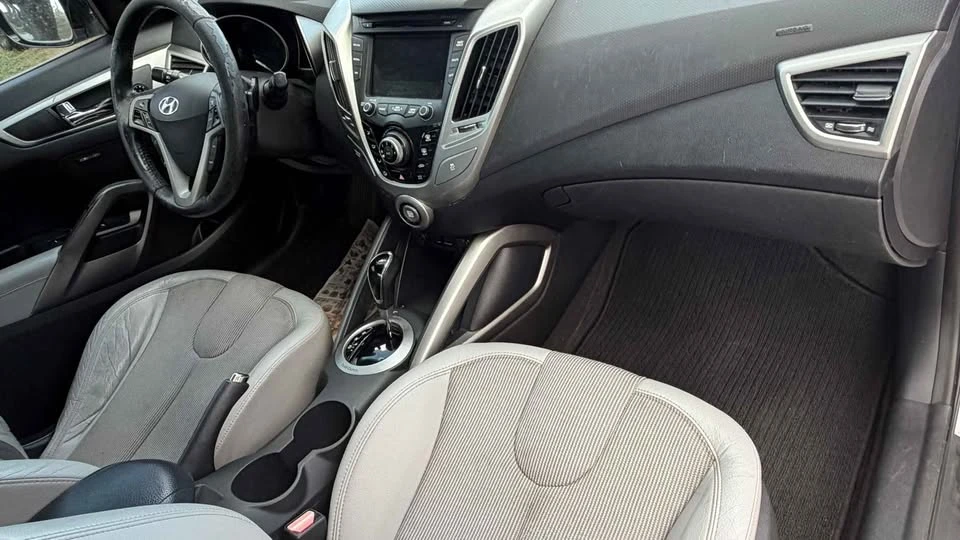 2012 Hyundai Veloster - Image 4 of 8