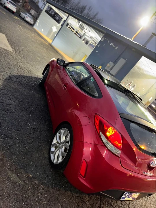 2012 Hyundai Veloster - Image 2 of 16
