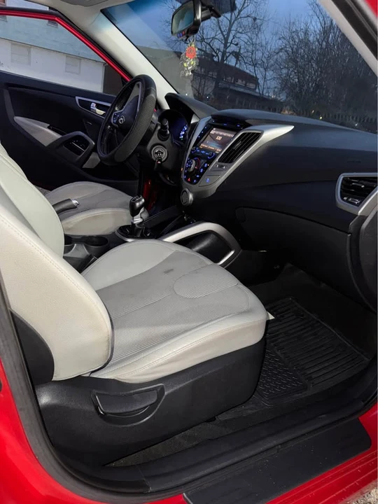 2012 Hyundai Veloster - Image 9 of 16