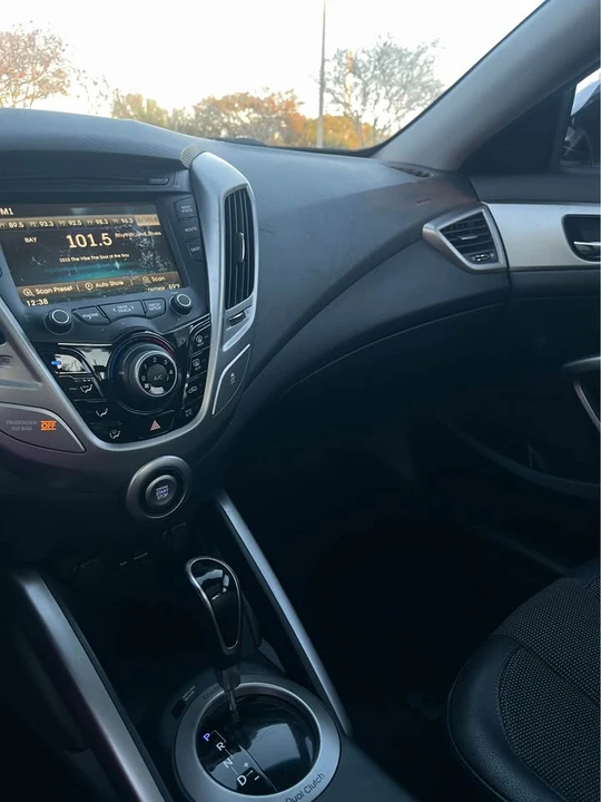 2012 Hyundai Veloster - Image 2 of 20