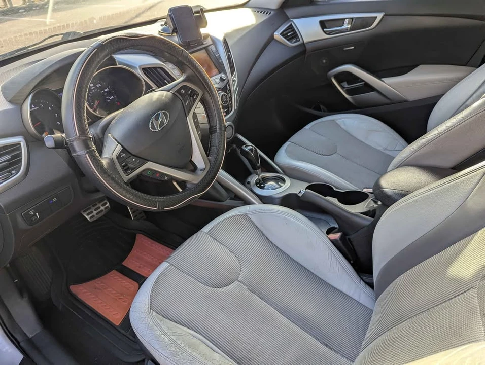 2012 Hyundai Veloster - Image 5 of 8