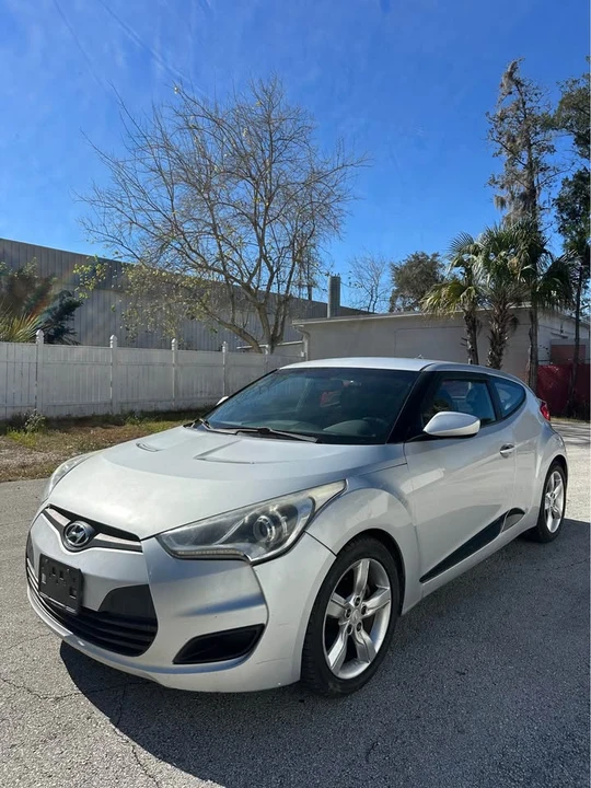 2012 Hyundai Veloster - Image 2 of 9