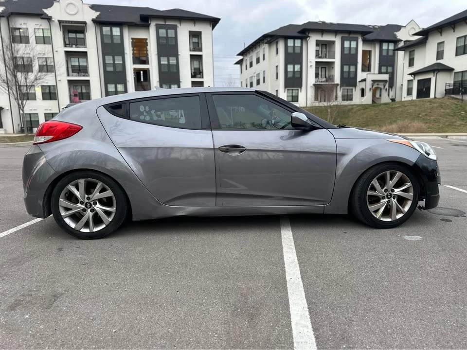 2012 Hyundai Veloster - Image 4 of 11