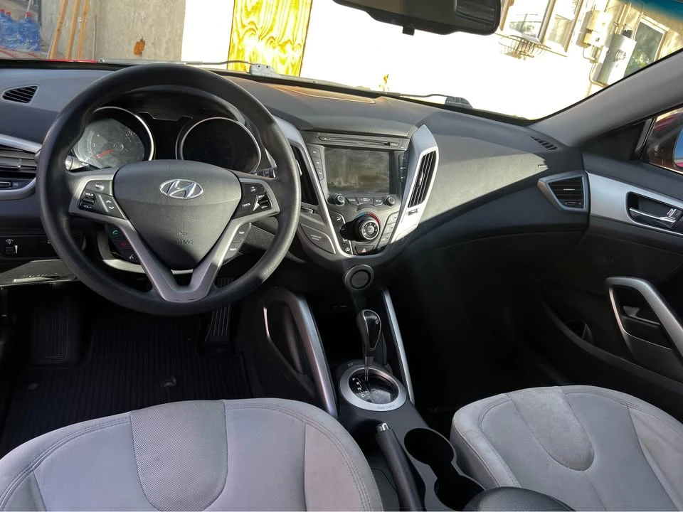 2012 Hyundai Veloster - Image 5 of 8