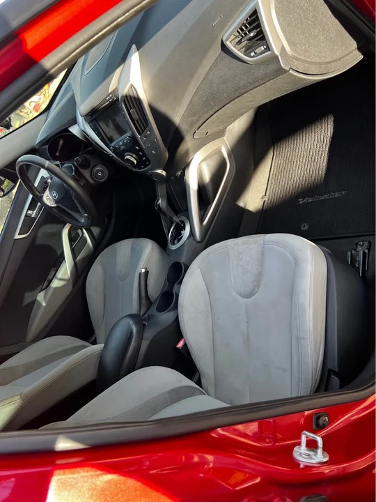 2012 Hyundai Veloster - Image 6 of 8