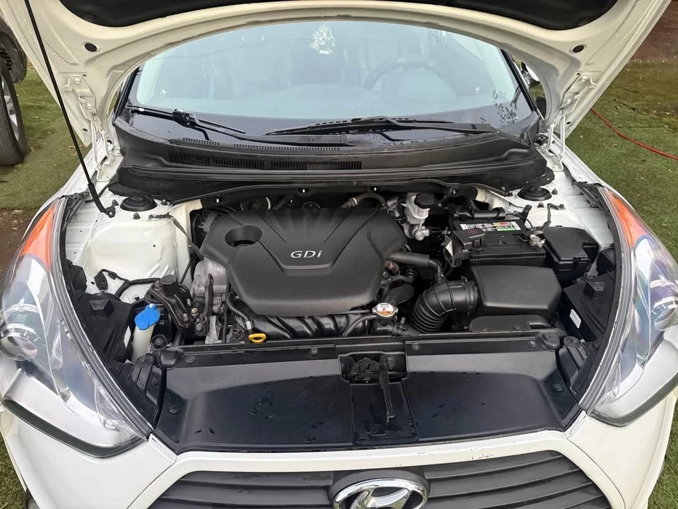 2012 Hyundai Veloster - Image 3 of 12