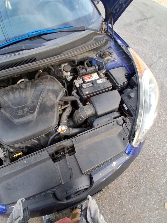 2012 Hyundai Veloster - Image 2 of 4