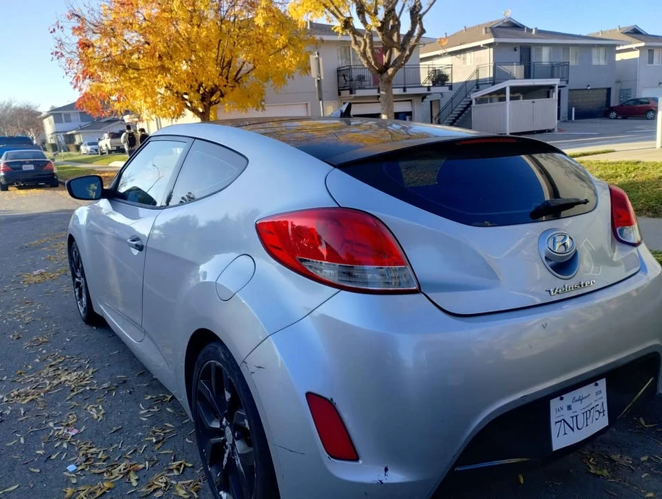 2012 Hyundai Veloster - Image 2 of 8
