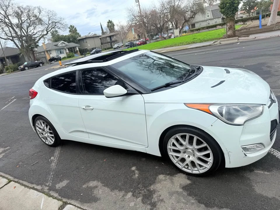 2012 Hyundai Veloster - Image 4 of 15