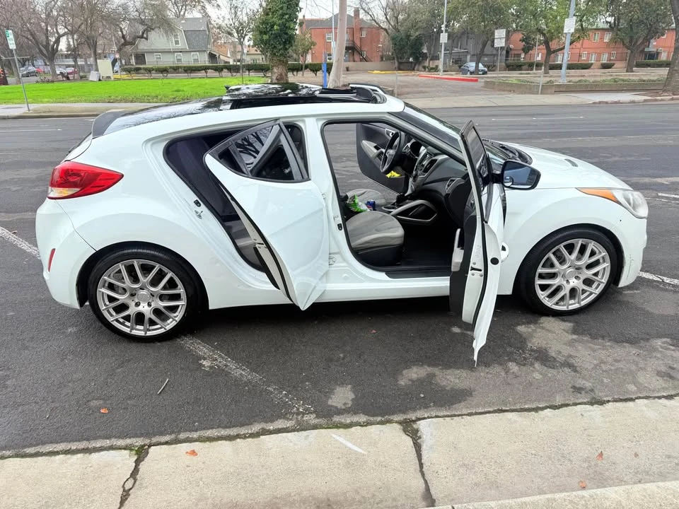 2012 Hyundai Veloster - Image 11 of 15