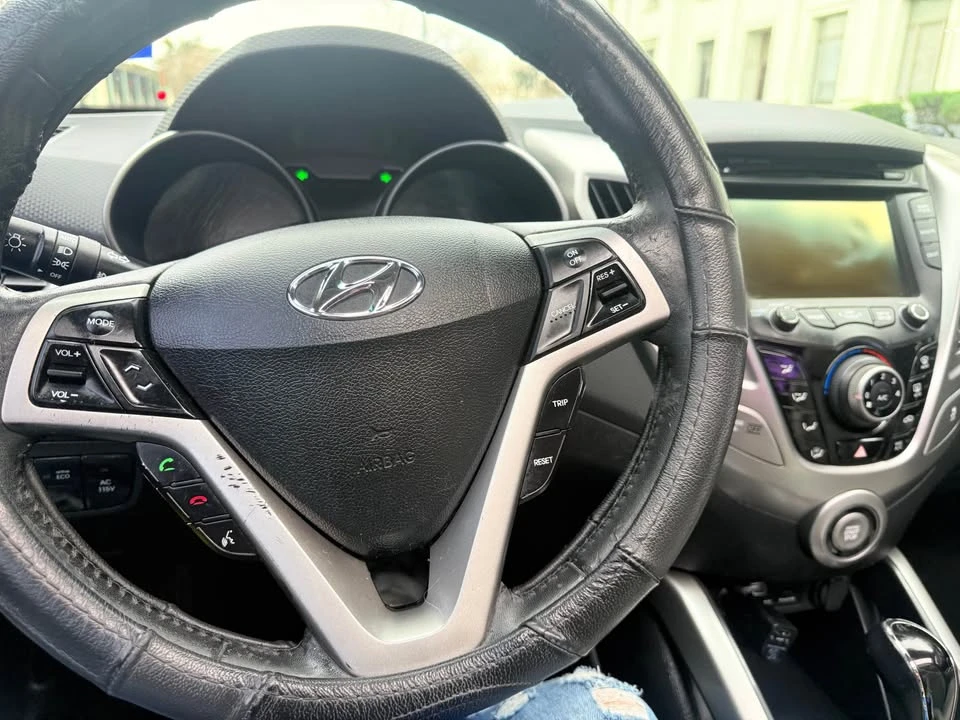 2012 Hyundai Veloster - Image 14 of 15