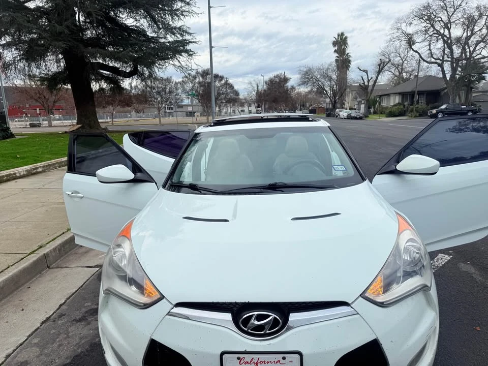 2012 Hyundai Veloster - Image 10 of 15