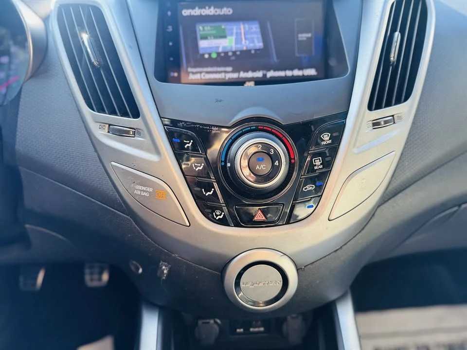 2012 Hyundai Veloster - Image 17 of 18