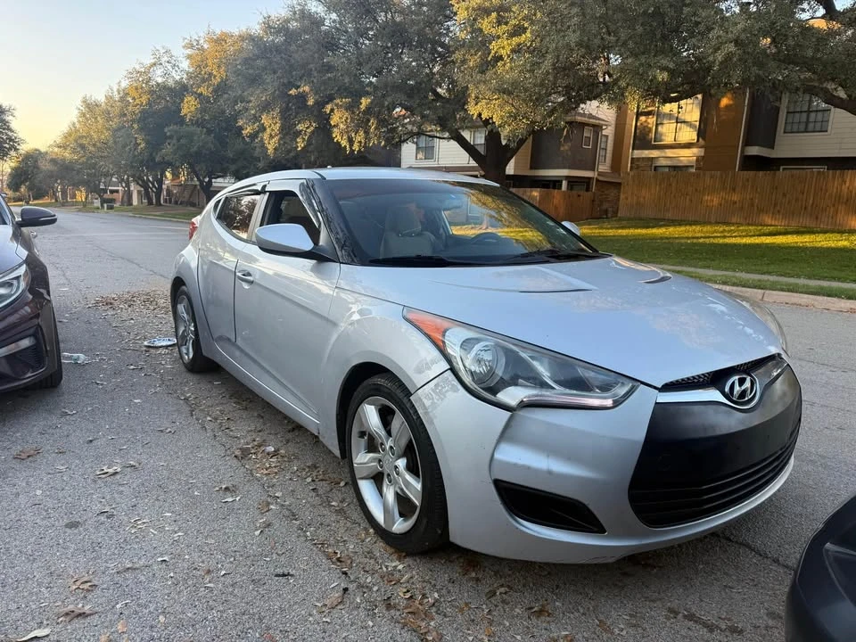 2012 Hyundai Veloster - Image 4 of 10