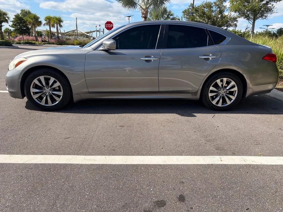 2012 Infiniti M/Q70 4th Gen - Image 2 of 8