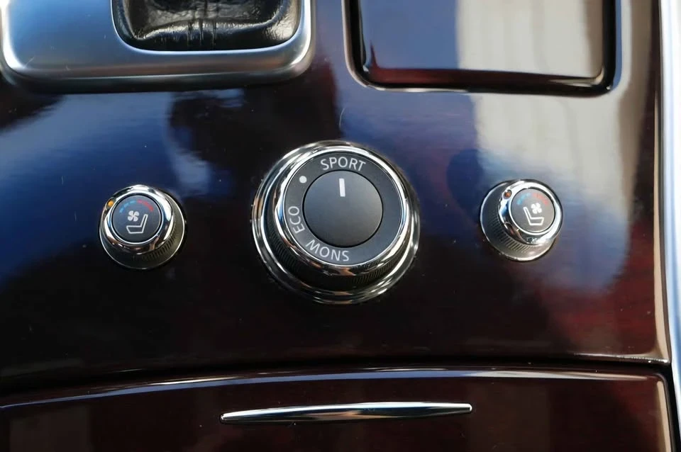 2012 Infiniti M/Q70 4th Gen - Image 8 of 8