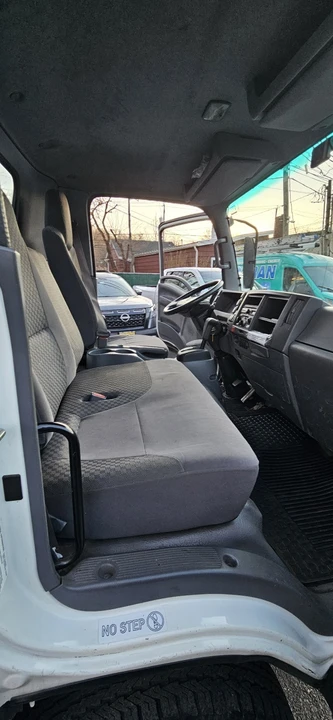 2012 Isuzu Elf - Image 10 of 15