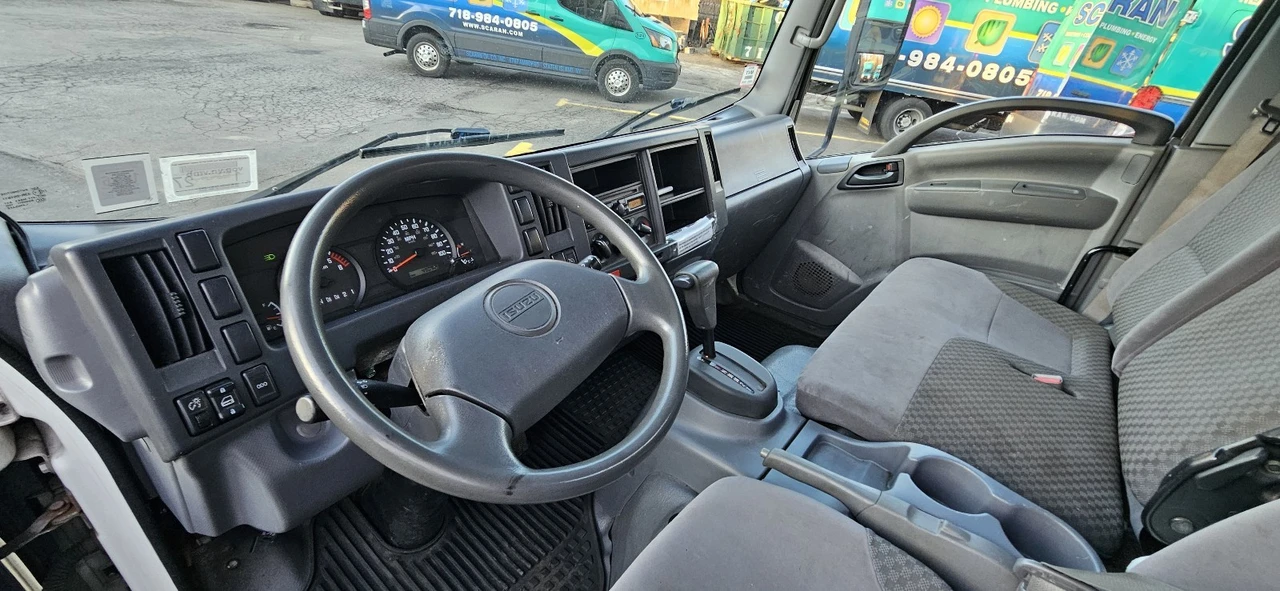 2012 Isuzu Elf - Image 14 of 15