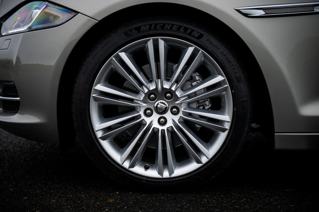 2012 Jaguar X351 XJ - Image 19 of 30