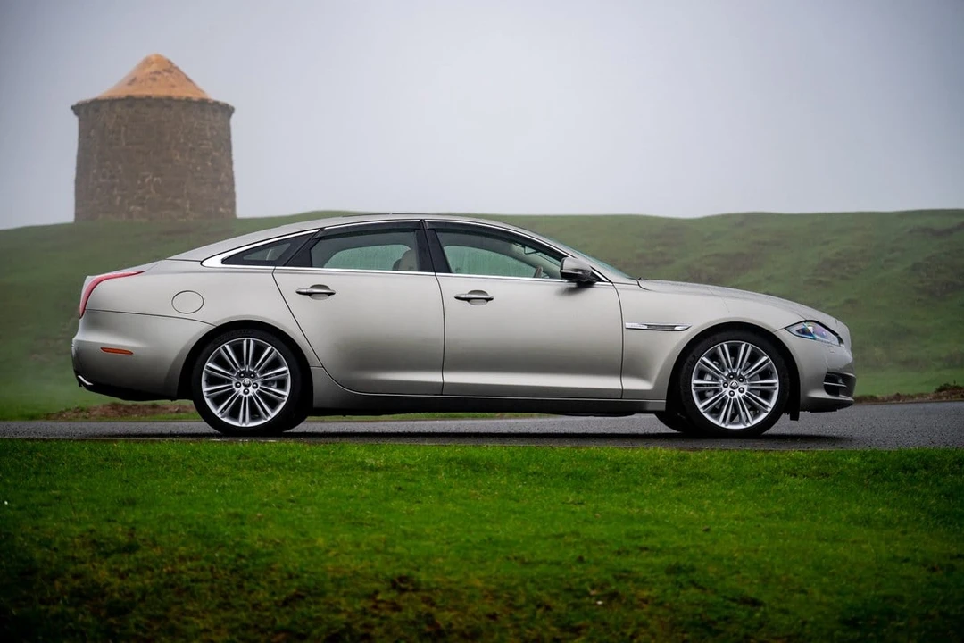 2012 Jaguar X351 XJ - Image 14 of 30