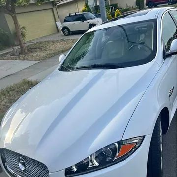 2012 Jaguar XF Luxury Sedan