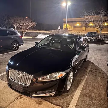 2012 Jaguar XF Luxury Sedan 4D
