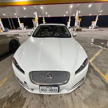 2012 Jaguar XF Luxury Sedan 4D