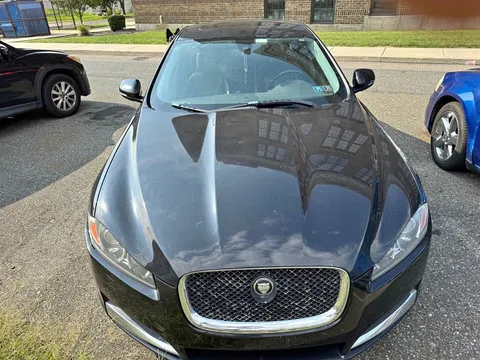 2012 Jaguar XF Luxury Sedan 4D